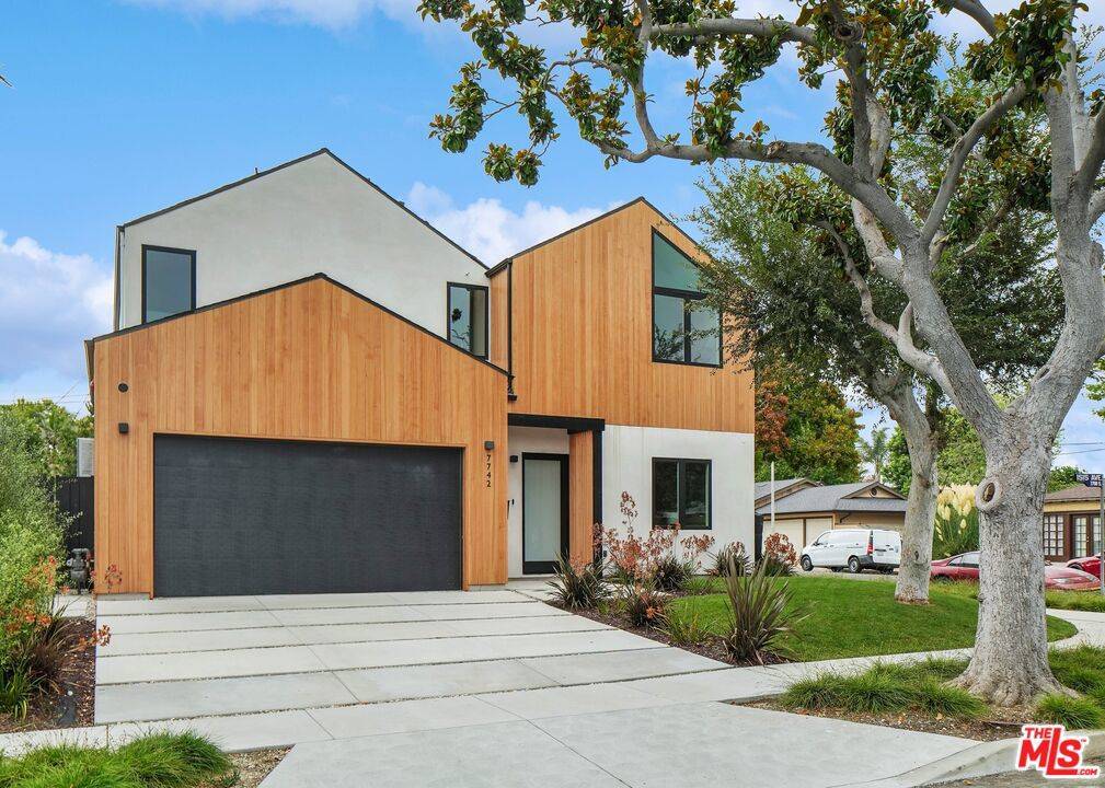 Los Angeles, CA 90045,7742 Isis AVE