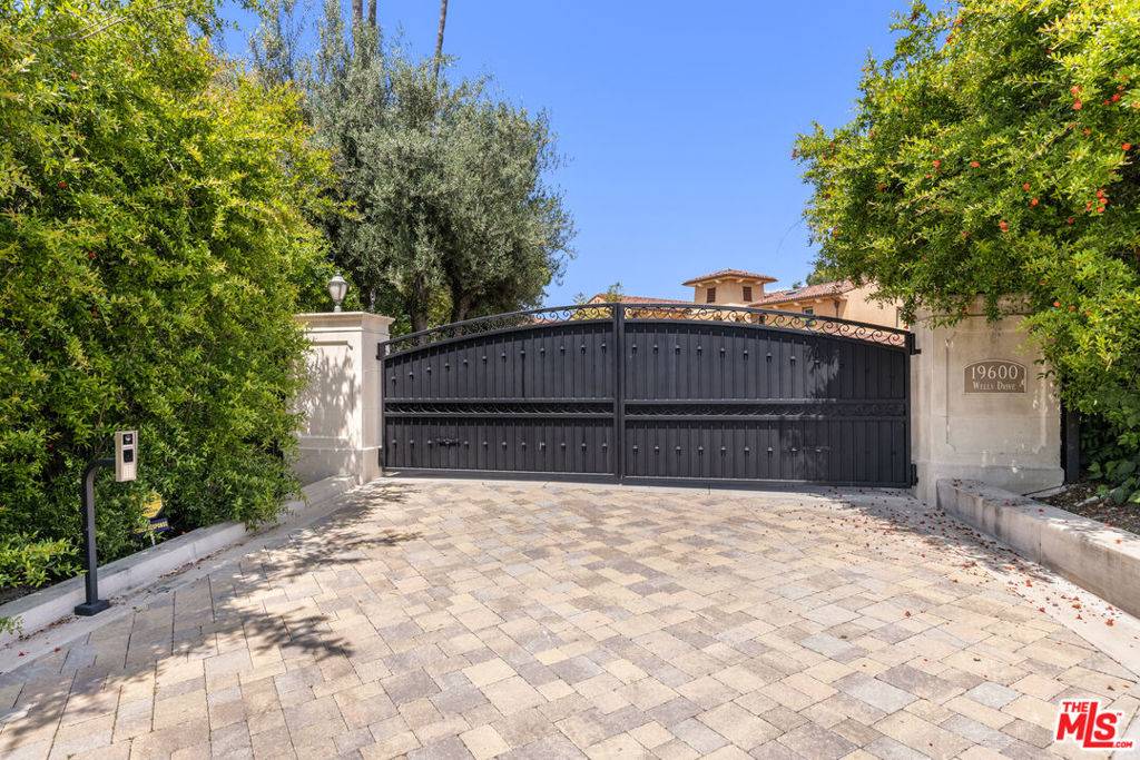 Tarzana, CA 91356,19609 W Citrus Ridge Drive DR