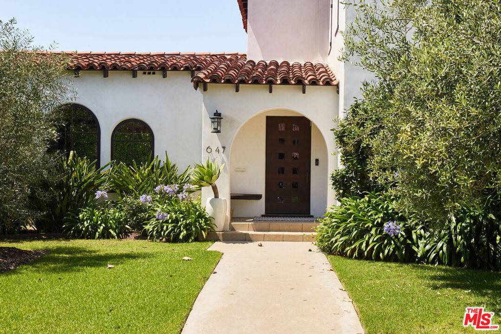 Pacific Palisades, CA 90272,647 Toyopa DR