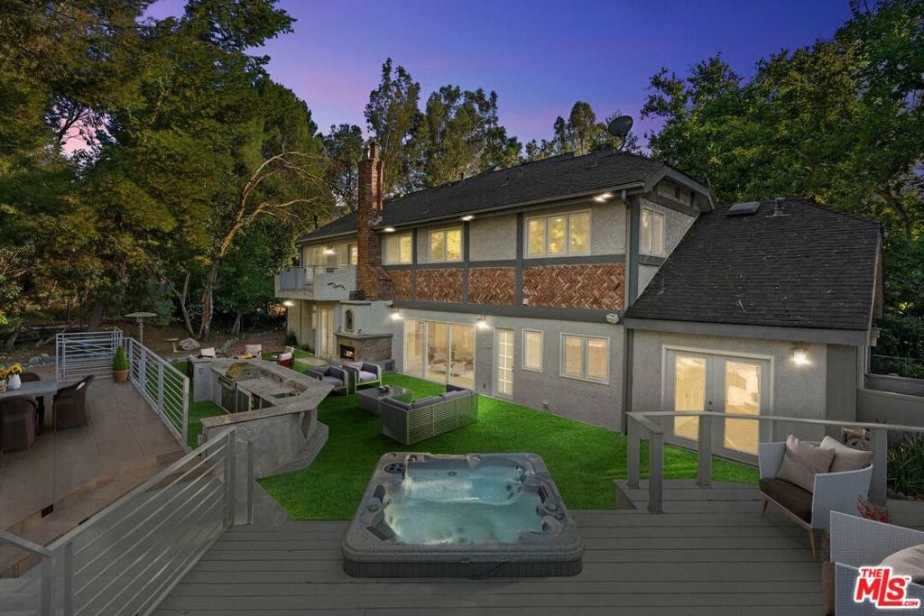 Calabasas, CA 91302,2202 Stunt RD