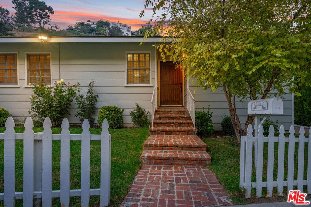 Sherman Oaks, CA 91423,3771 Longview Valley RD
