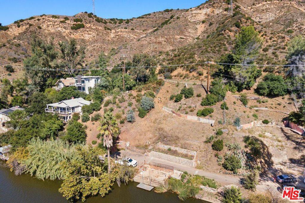 Agoura, CA 91301,2040 E Lakeshore DR