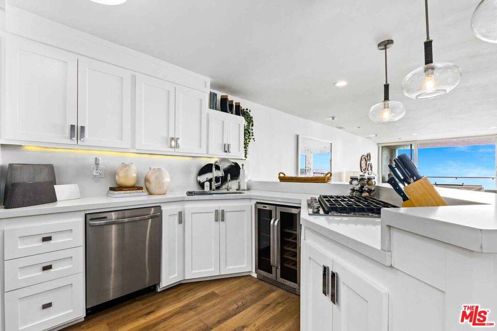 Malibu, CA 90265,20616 Pacific Coast HWY
