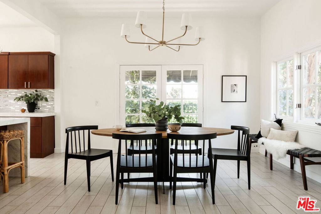 Los Angeles, CA 90068,2036 Holly Hill TER