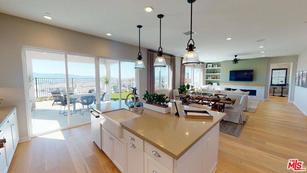 Santa Clarita, CA 91350,28613 Windbreak TER