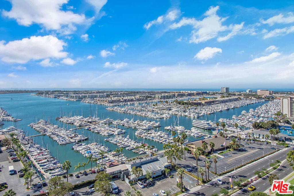 Marina Del Rey, CA 90292,13700 Marina Pointe DR #722