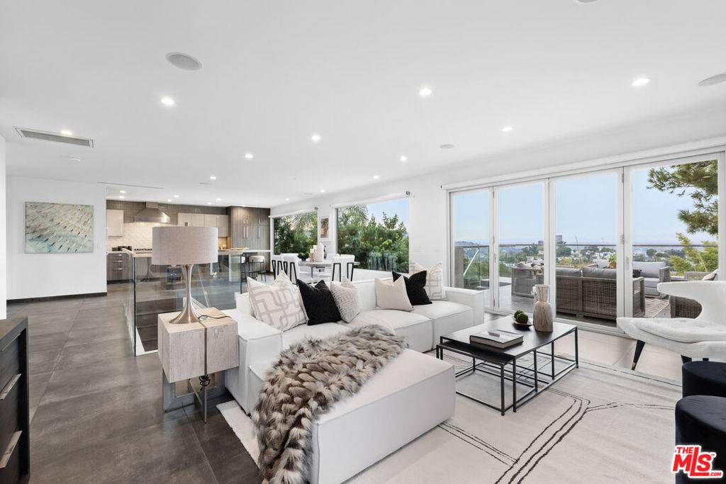 Los Angeles, CA 90068,3419 Wonder View DR