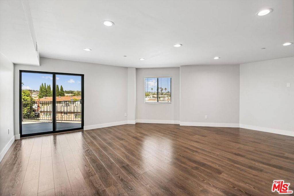 Inglewood, CA 90301,819 E La Palma DR #5