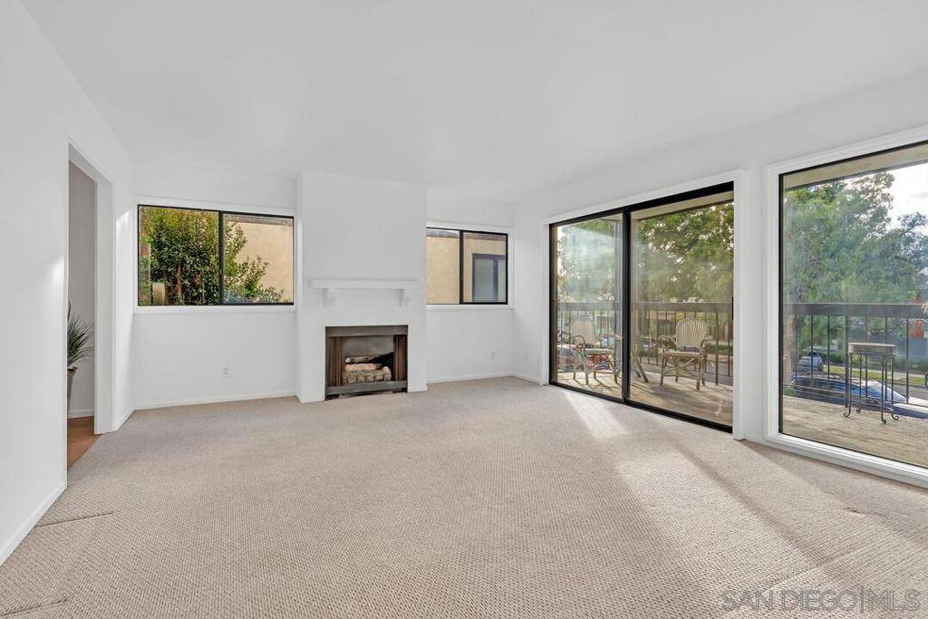 Coronado, CA 92118,911 E Avenue #204