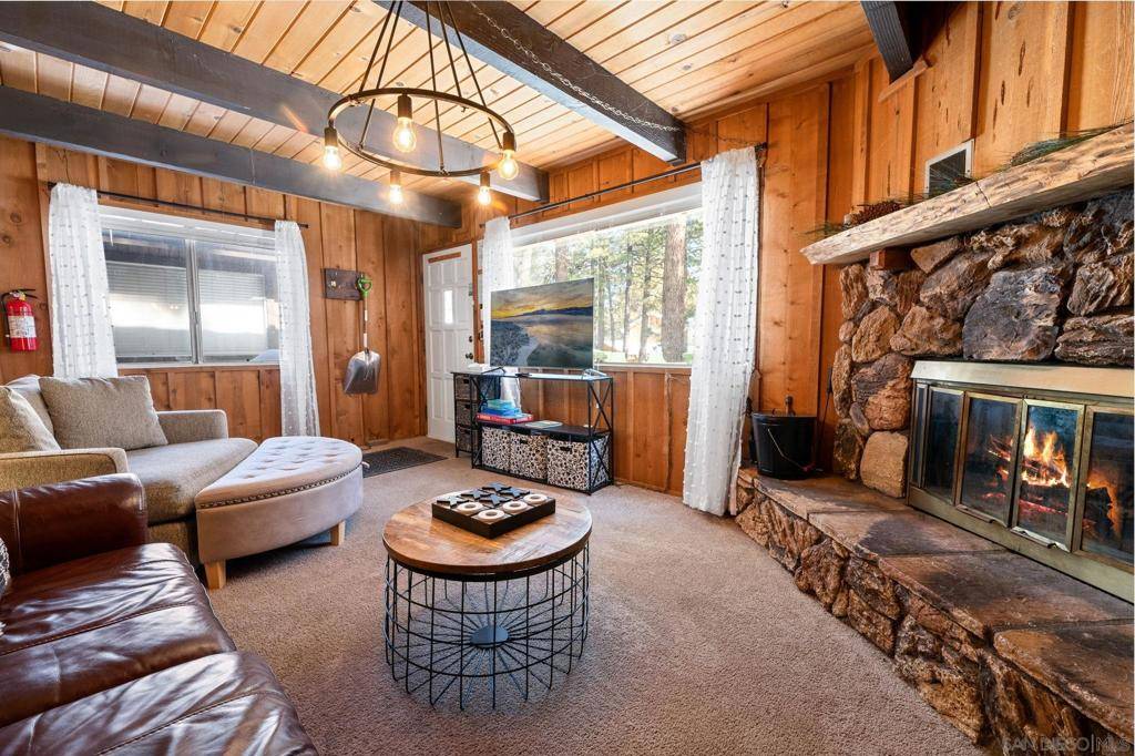 Sugarloaf, CA 92386,272 Victoria