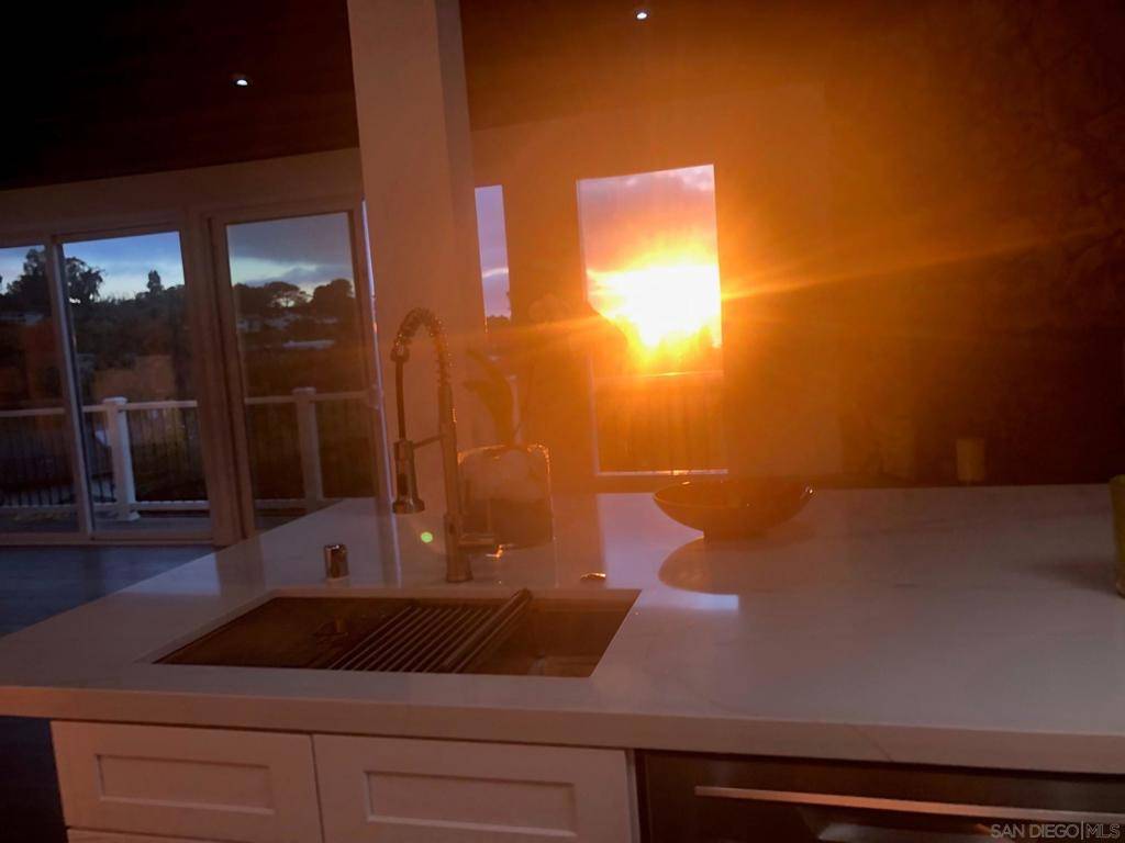 La Jolla, CA 92037,1935 Nautilus St