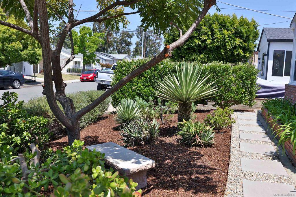 San Diego, CA 92105,5249 Nutmeg Street