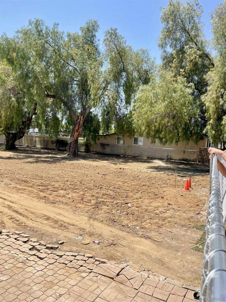 Corona, CA 92879,13801 Magnolia Ave