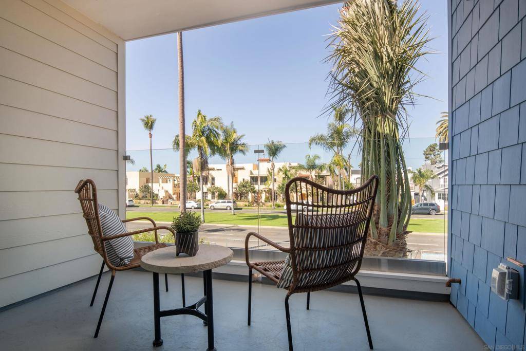 Coronado, CA 92118,537 Orange Ave