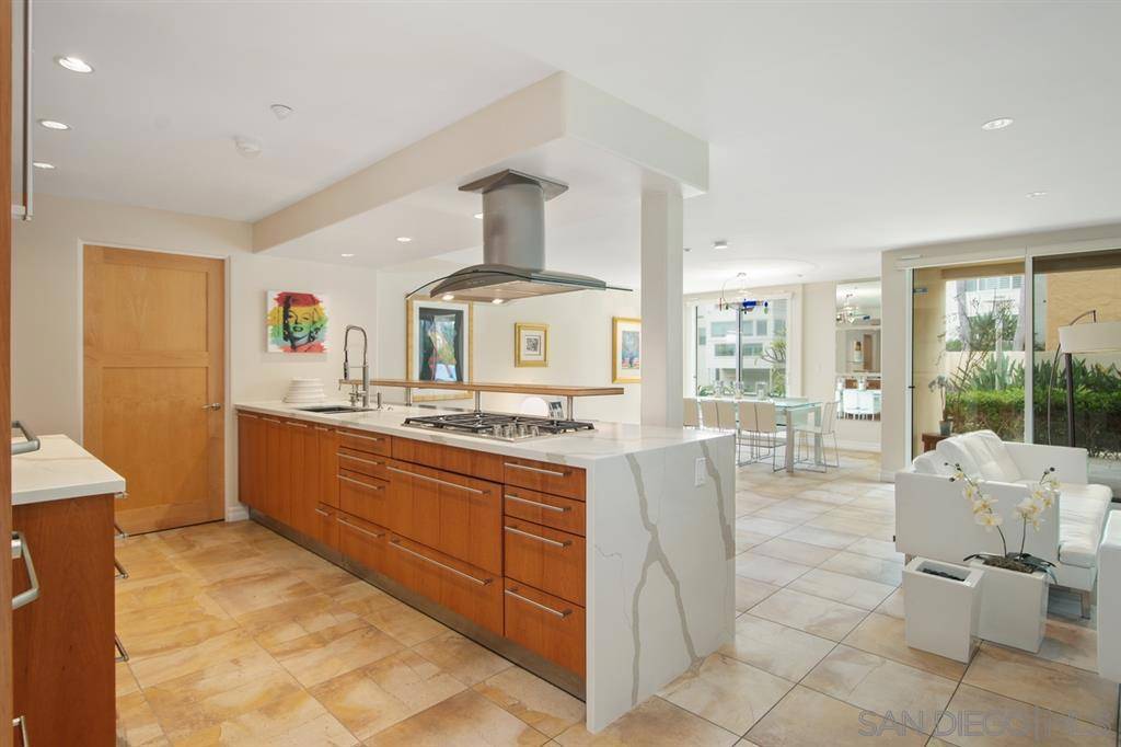 La Jolla, CA 92037,202 Coast Blvd #4