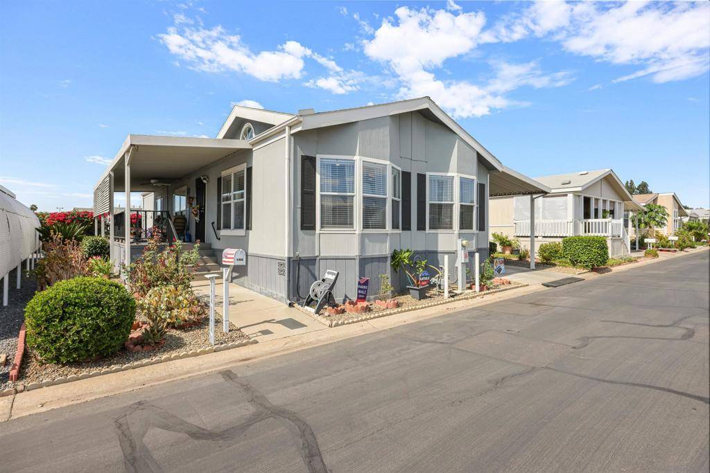 Escondido, CA 92027,2280 E Valley Parkway Space 152