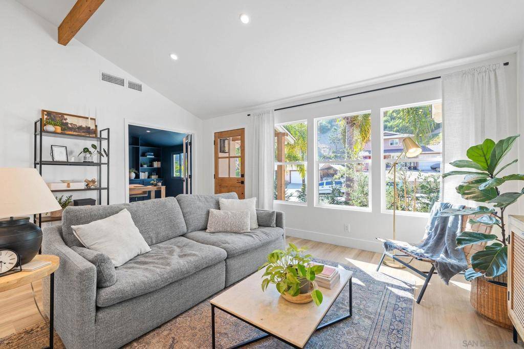 Oceanside, CA 92054,304 Foussat Road