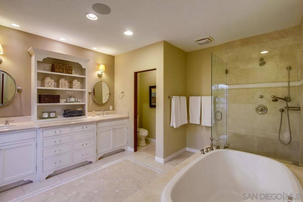 La Jolla, CA 92037,315 Mesa Way