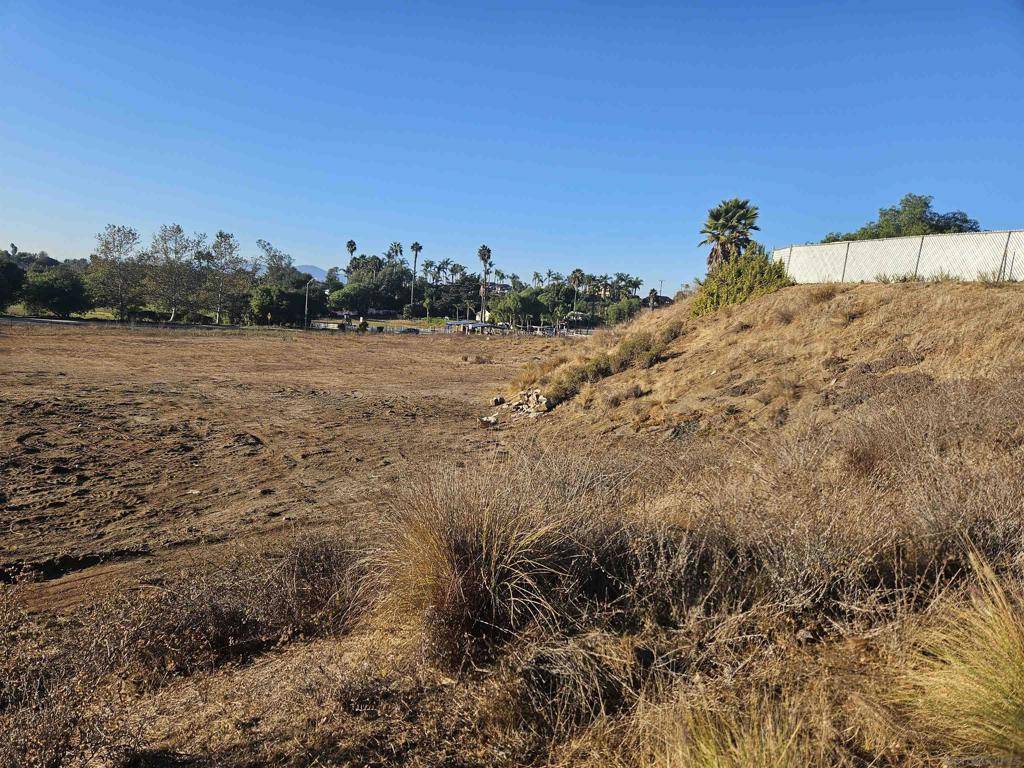 Vista, CA 92084,2167 N SANTA FE AVE.