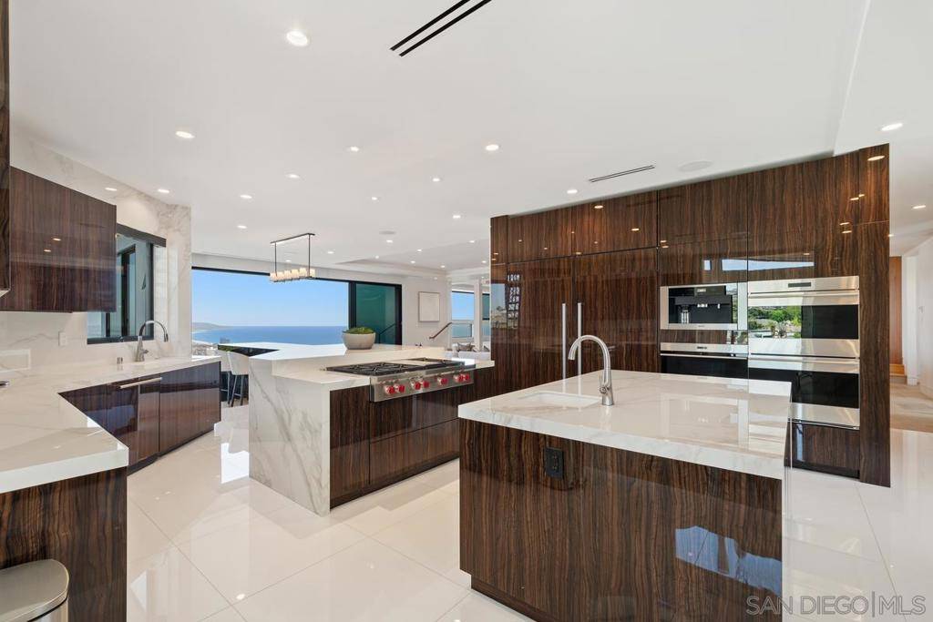 La Jolla, CA 92037,5727 Baja Mar