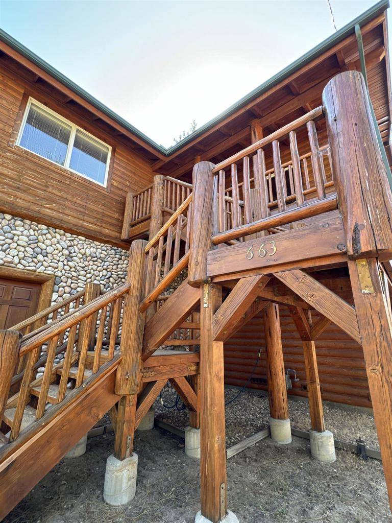 Big Bear, CA 92315,663 Catbird Lane