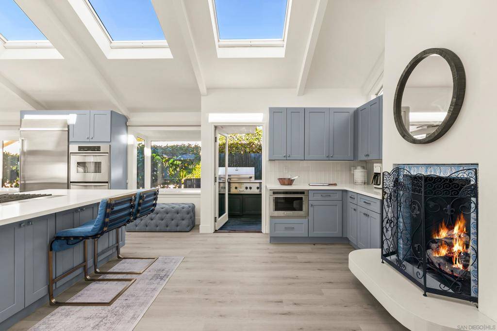 La Jolla, CA 92037,1835 Spindrift Drive