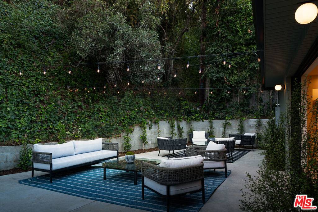 Pacific Palisades, CA 90272,767 Jacon WAY