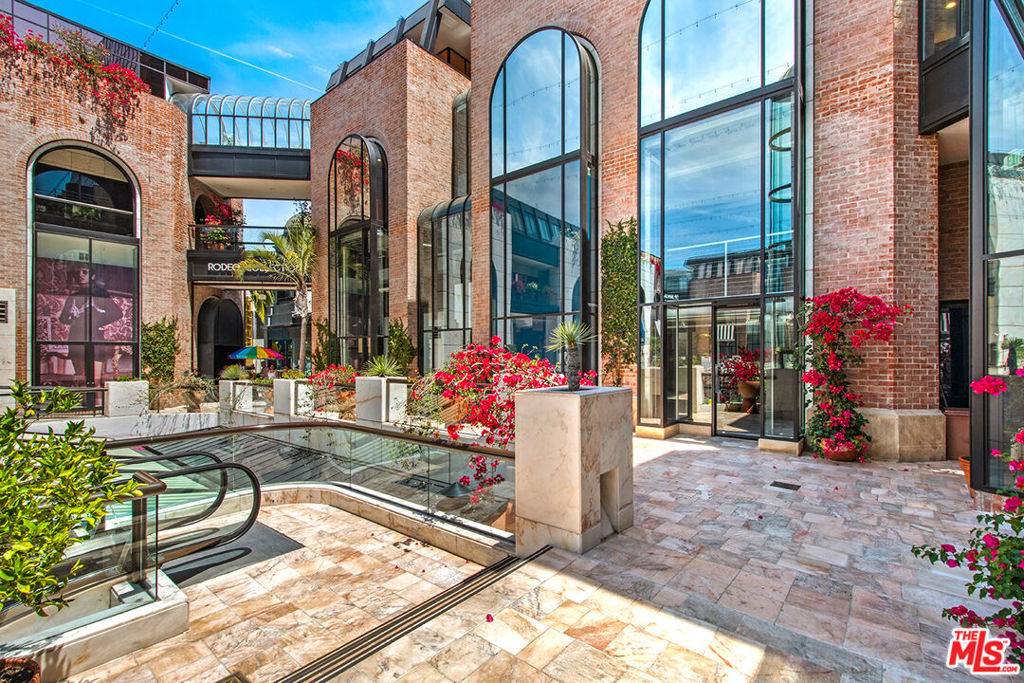 Beverly Hills, CA 90210,421 N Rodeo DR #P-3