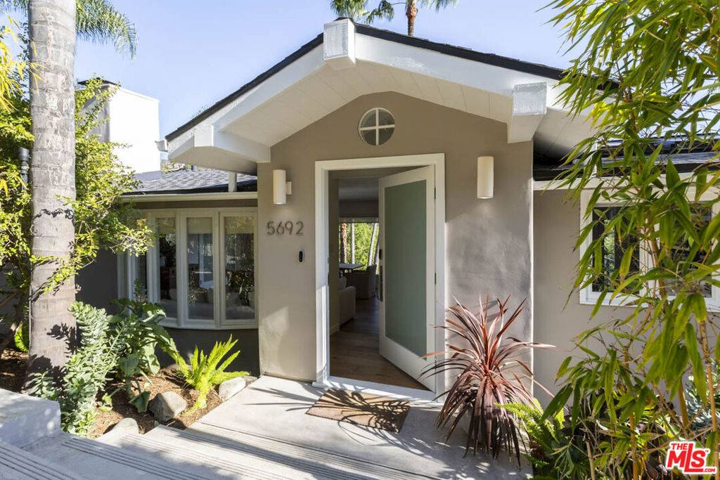 Los Angeles, CA 90068,5692 Holly Oak DR