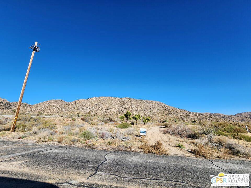 Yucca Valley, CA 92284,54260 Pinon DR
