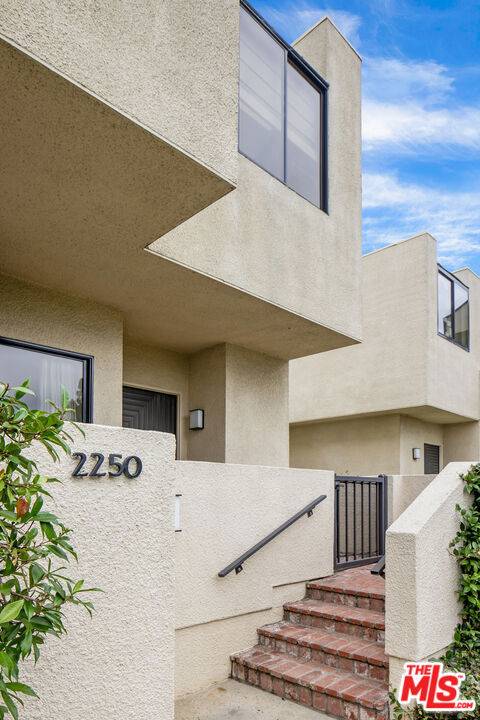 Los Angeles, CA 90067,2250 Century
