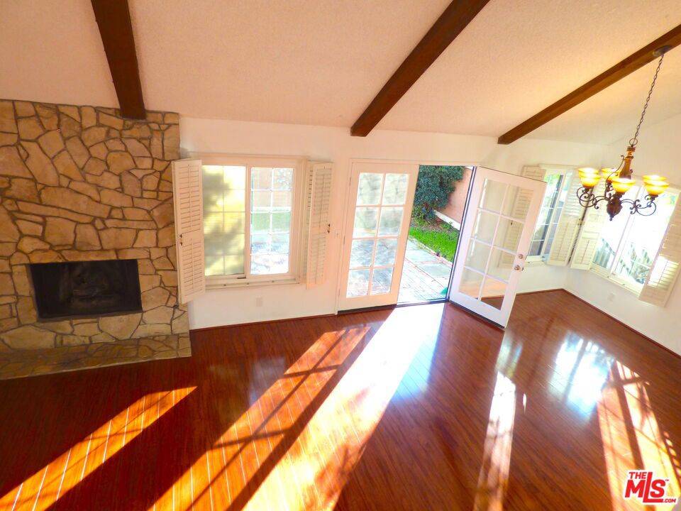 Tarzana, CA 91356,5930 Tampa AVE #101