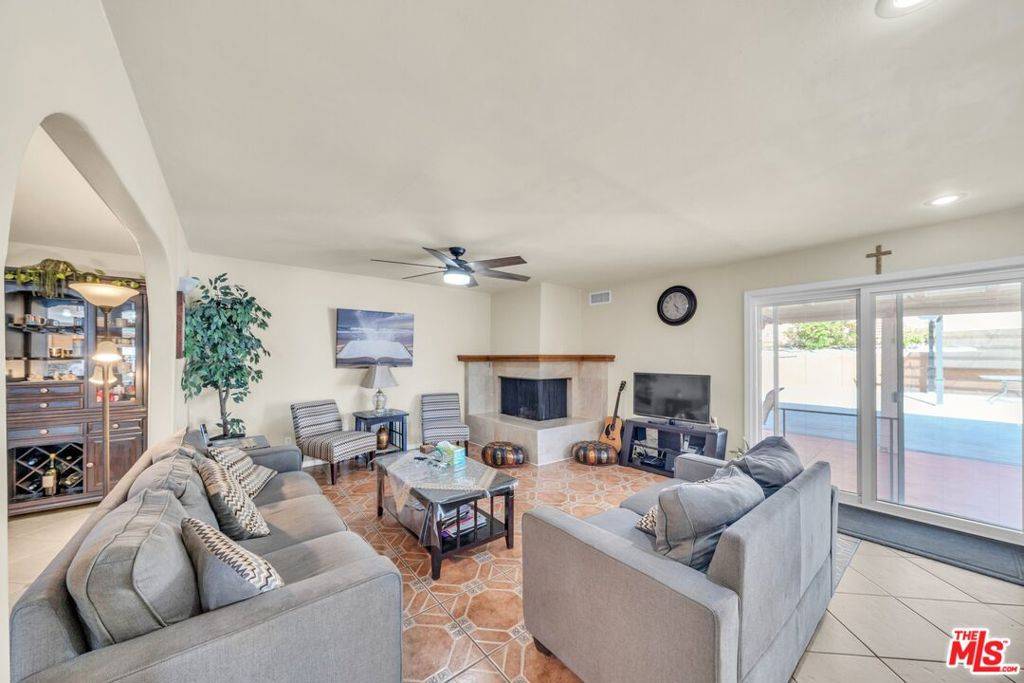 Santa Clarita, CA 91351,28010 Lakehurst AVE