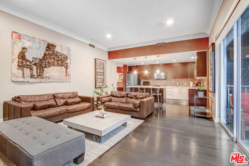 West Hollywood, CA 90046,1050 N Gardner ST #2