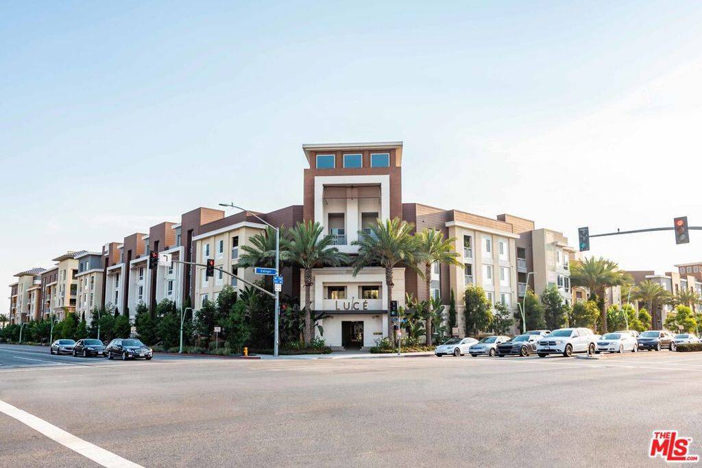 Huntington Beach, CA 92647,7290 Edinger AVE #1014