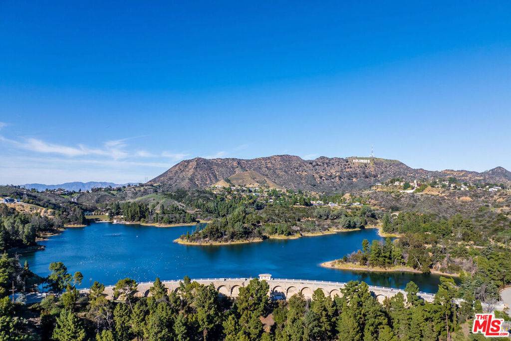 Los Angeles, CA 90068,6446 Innsdale DR