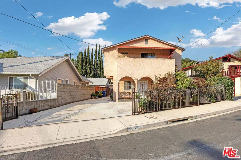 Los Angeles, CA 90041,1357 Neola ST