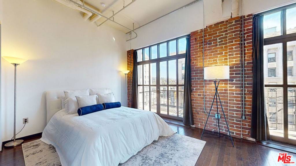 Los Angeles, CA 90028,1645 N Vine ST #905