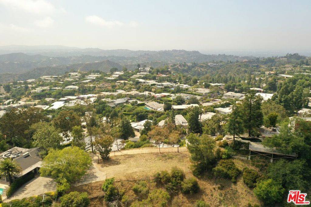 Los Angeles, CA 90046,9229 Crescent DR