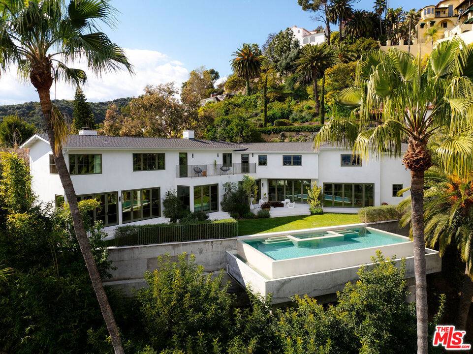 Los Angeles, CA 90068,2034 Castilian DR