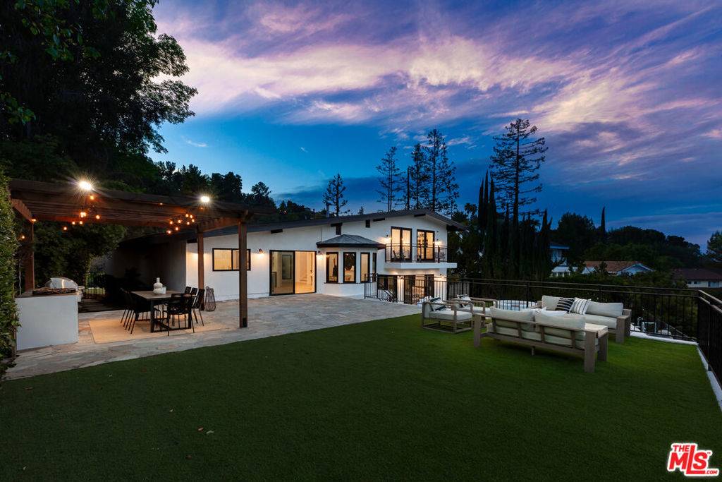 Tarzana, CA 91356,19650 Greenbriar DR