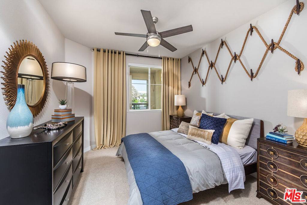 Huntington Beach, CA 92647,7290 Edinger AVE #3092