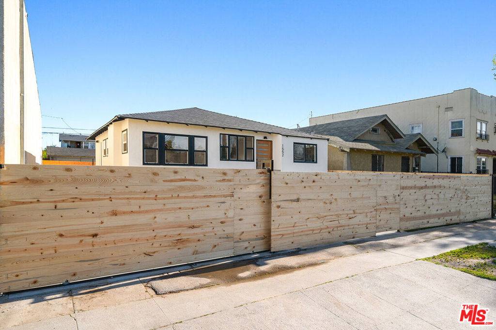 Los Angeles, CA 90062,1552 W Vernon AVE #2