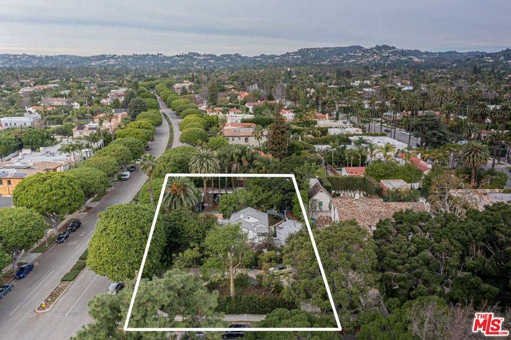 Beverly Hills, CA 90210,1405 N Park WAY
