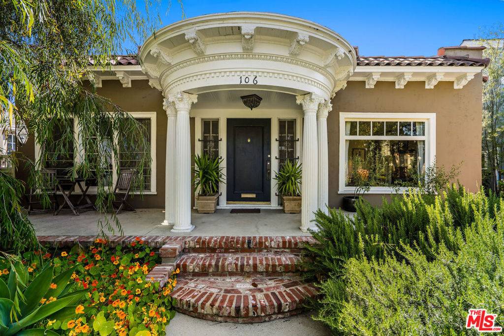 Los Angeles, CA 90004,106 N Ridgewood PL
