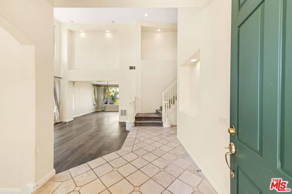Tarzana, CA 91356,18509 Marblehead WAY