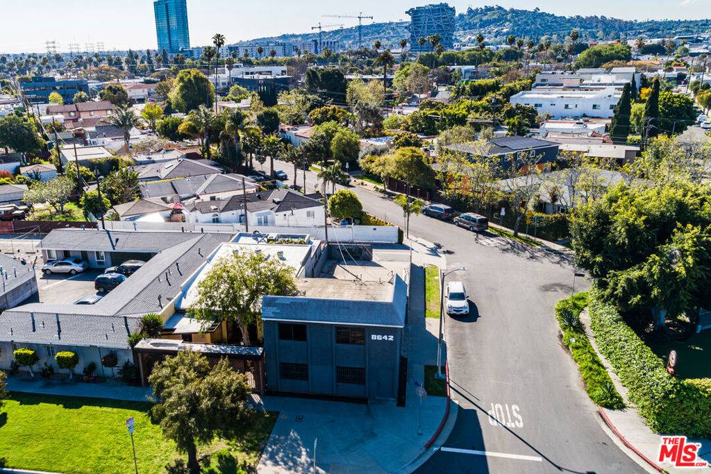 Los Angeles, CA 90034,8642 Venice BLVD