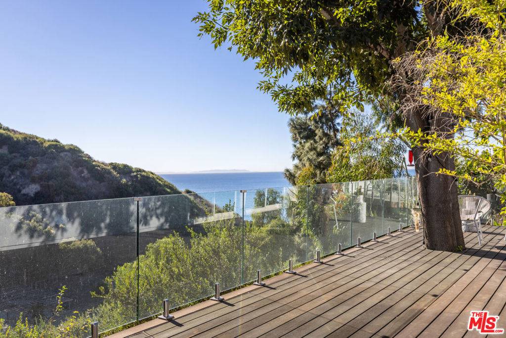 Pacific Palisades, CA 90272,37 Aloha DR