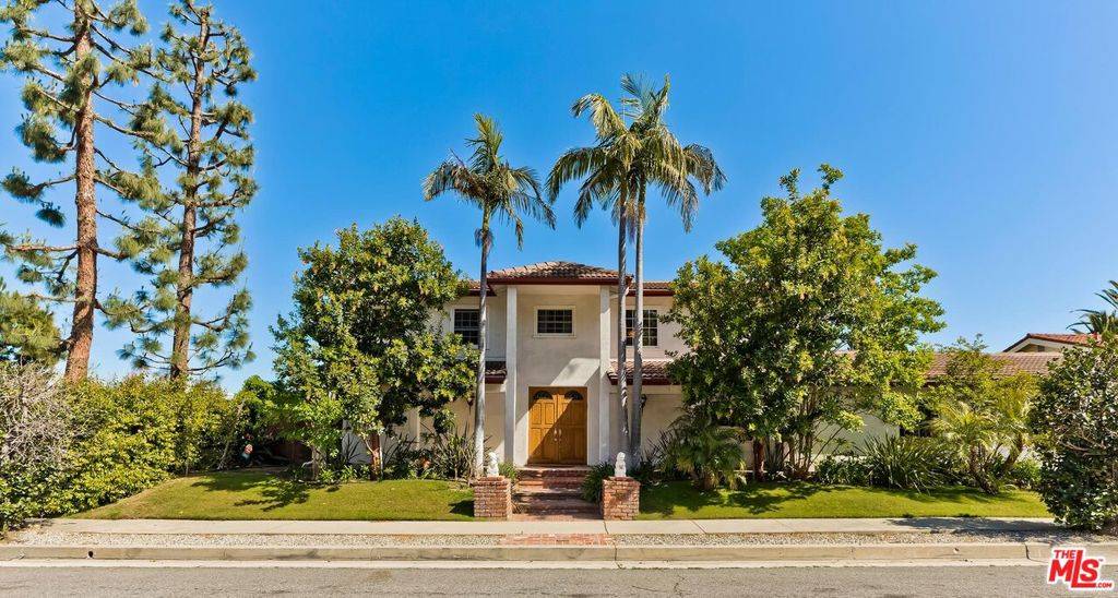 Los Angeles, CA 90068,2721 Lake Hollywood DR