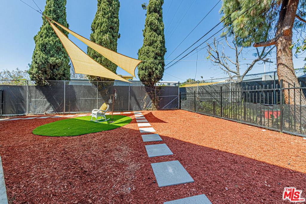Los Angeles, CA 90038,5633 La Mirada AVE